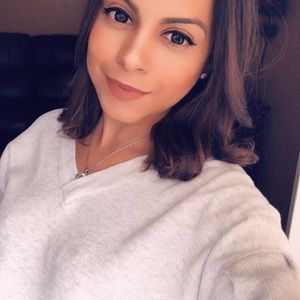 Meet your Posher, Yesenia